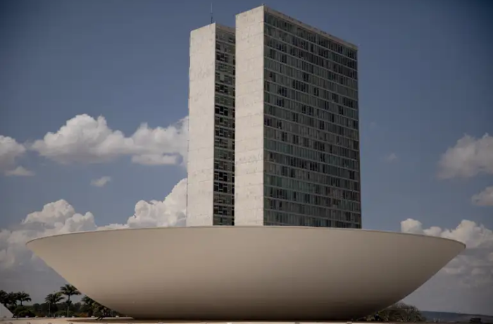 Mulheres são maioria nas urnas, mas ainda têm pouco espaço no poder