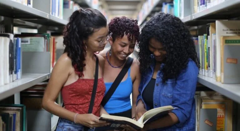 MEC convida professores para avaliar livros do PNLD