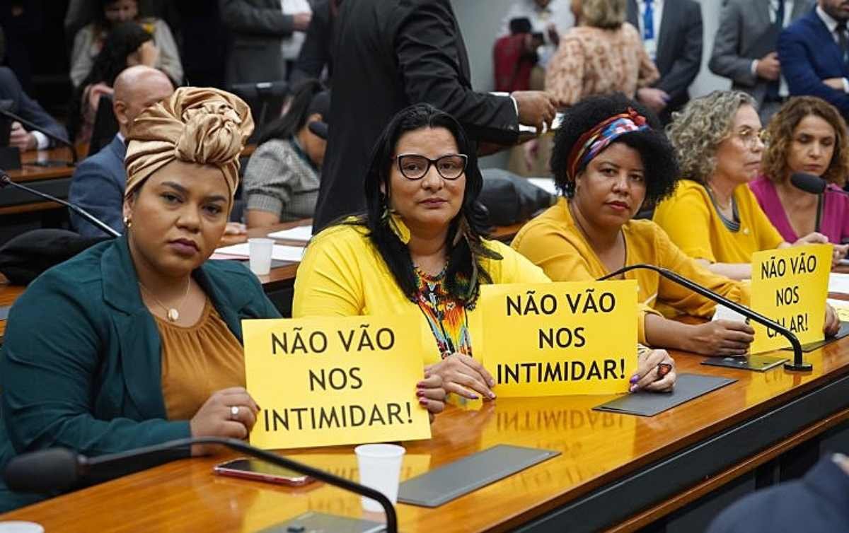 Presença das mulheres na política é um passo crucial para consolidar a democracia