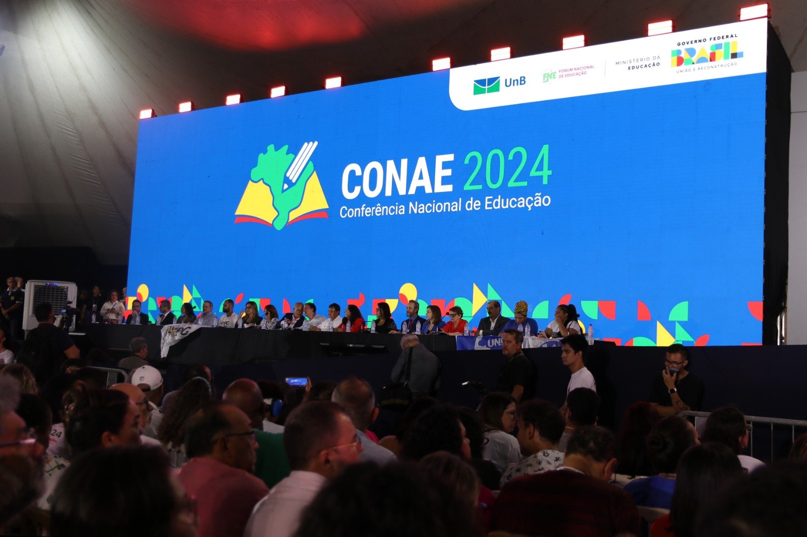 “Investir na qualidade da educação é valorizar os nossos professores”, diz Camilo Santana na abertura da Conae 2024