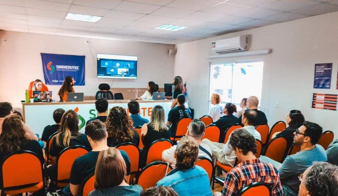 PROIFES-Federação se reúne com base do Sindiedutec