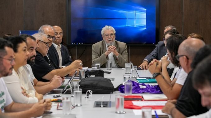 Entenda a diferença entre as mesas de negociação com o Governo que impactam a categoria docente