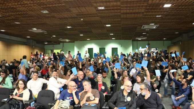 Comando de greve da categoria docente da UFSC é formado por 70 pessoas e instituído em assembleia