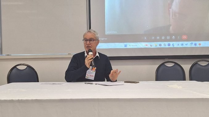 A educação brasileira exige disputa, diz Bebeto Marques em seminário na UFSC sobre desafios do setor