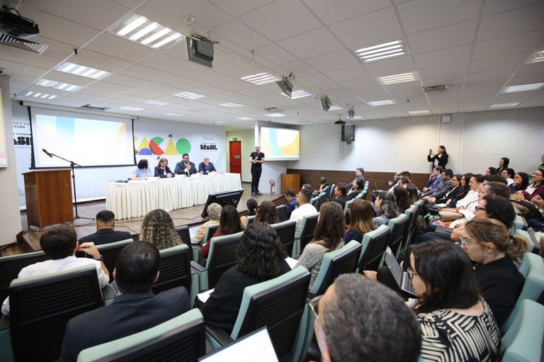 Gestores debatem administração das universidades federais