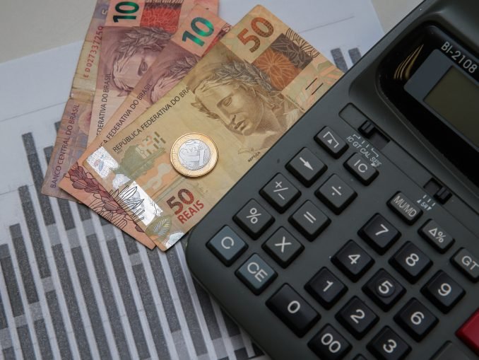 Projeto que prevê acordos salariais e reestruturação de carreiras dos servidores sai até início de outubro
