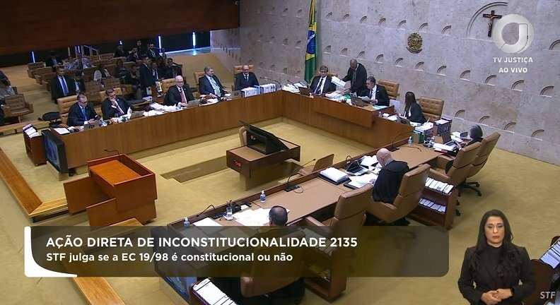 Fim da obrigatoriedade do RJU: qual o futuro do serviço público?