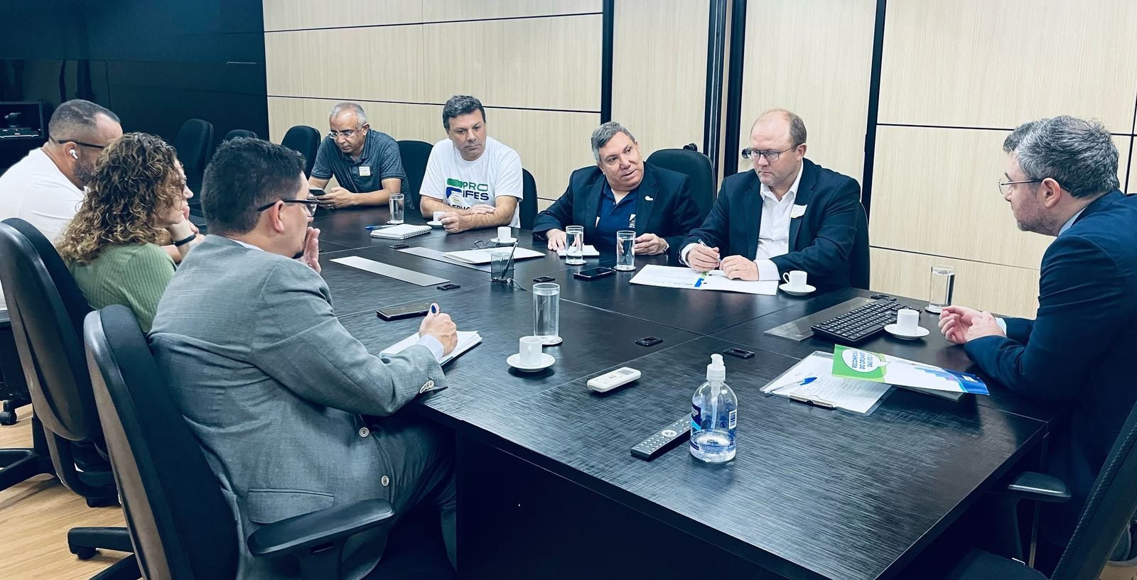 PROIFES pressiona MEC para cumprimento de acordo sobre dispensa do ponto eletrônico para docentes do EBTT