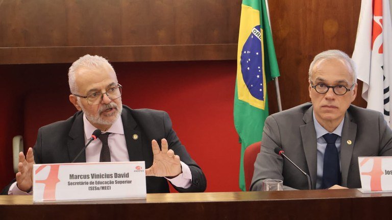 MEC debate o fortalecimento das universidades federais