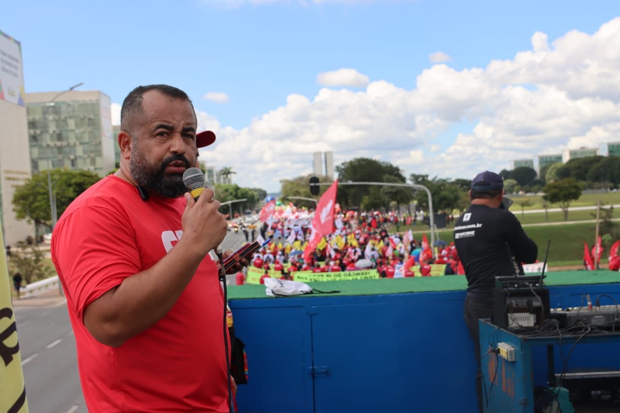 PROIFES participa de Marcha da Classe Trabalhadora e reforça defesa do serviço público