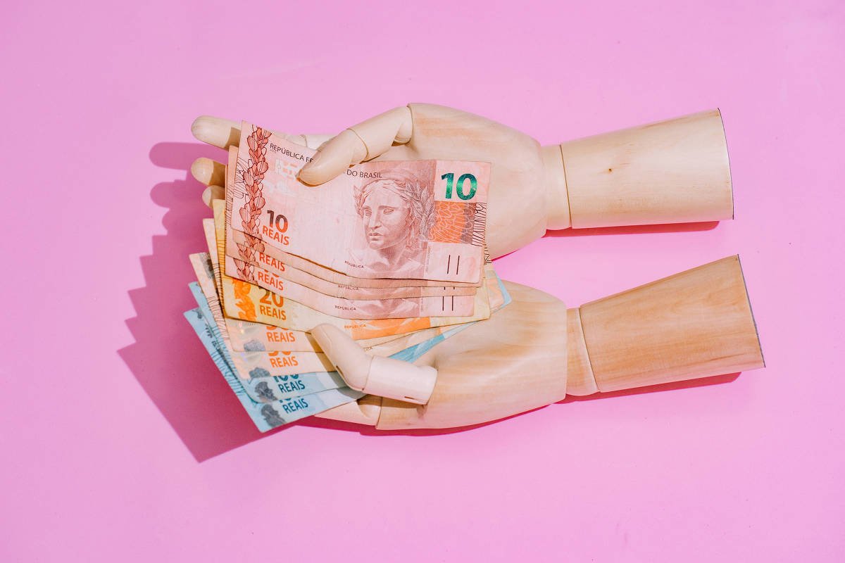 Reajuste para servidor repõe perda salarial de 23%, mas mantém desigualdades