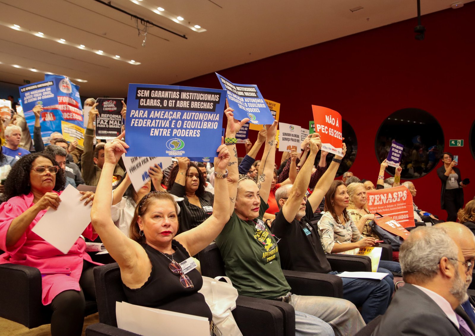 Entenda porque a Reforma Administrativa em discussão no Congresso é criticada por entidades representativas do serviço público