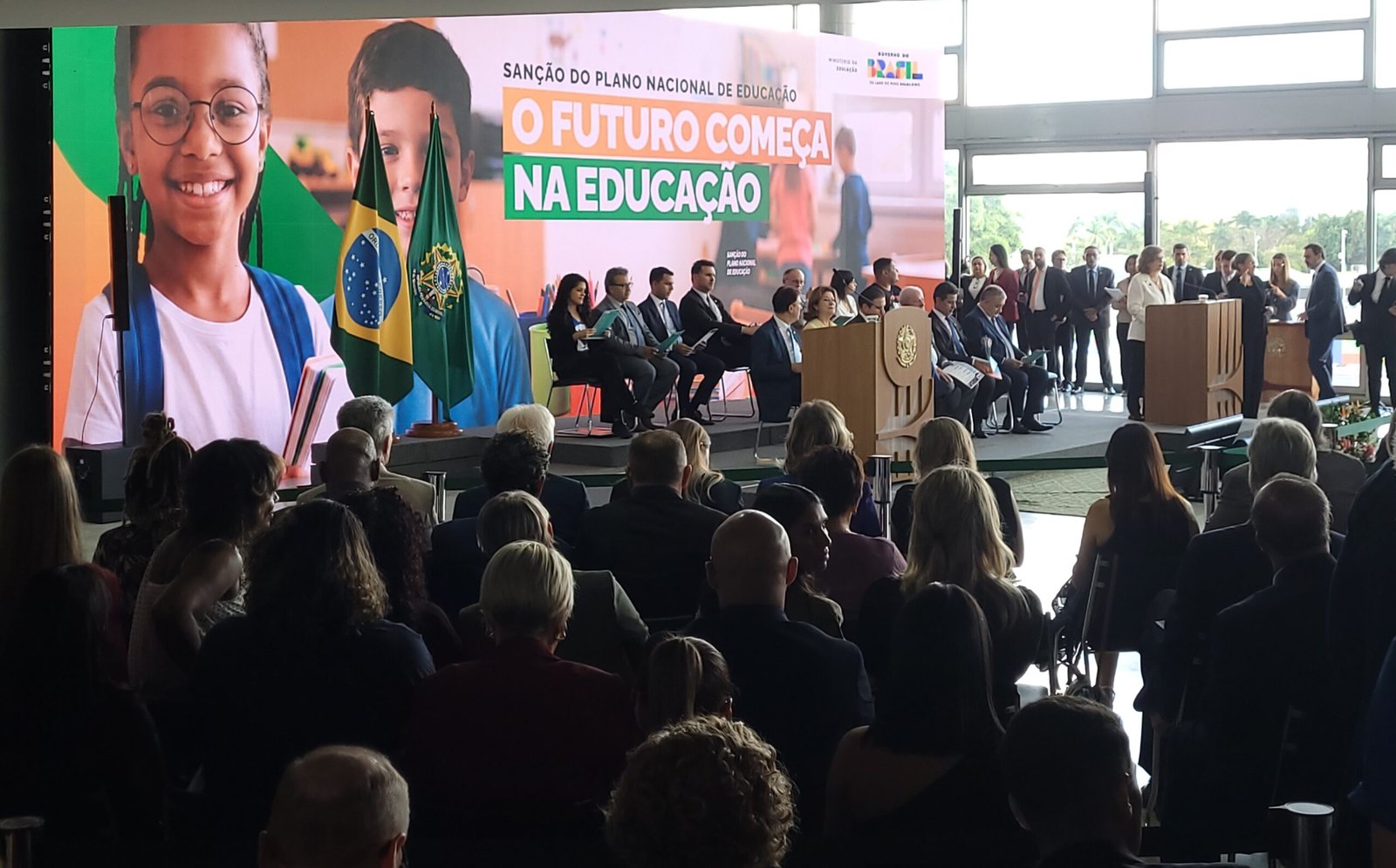 PROIFES-Federação participa da cerimônia de sanção do novo Plano Nacional de Educação