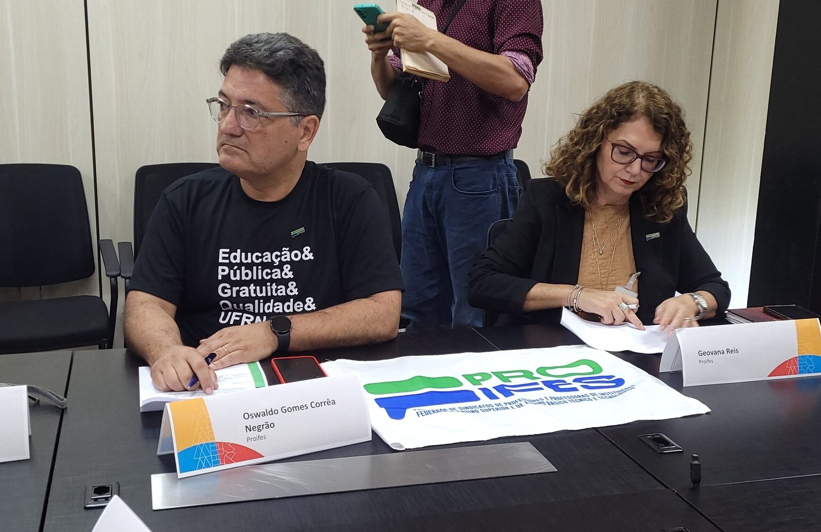 PROIFES leva pautas da categoria ao MEC