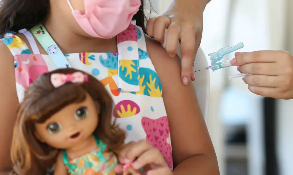 Oito anos após lei pioneira, estados ainda enfrentam desafios de vacinar dentro da escola