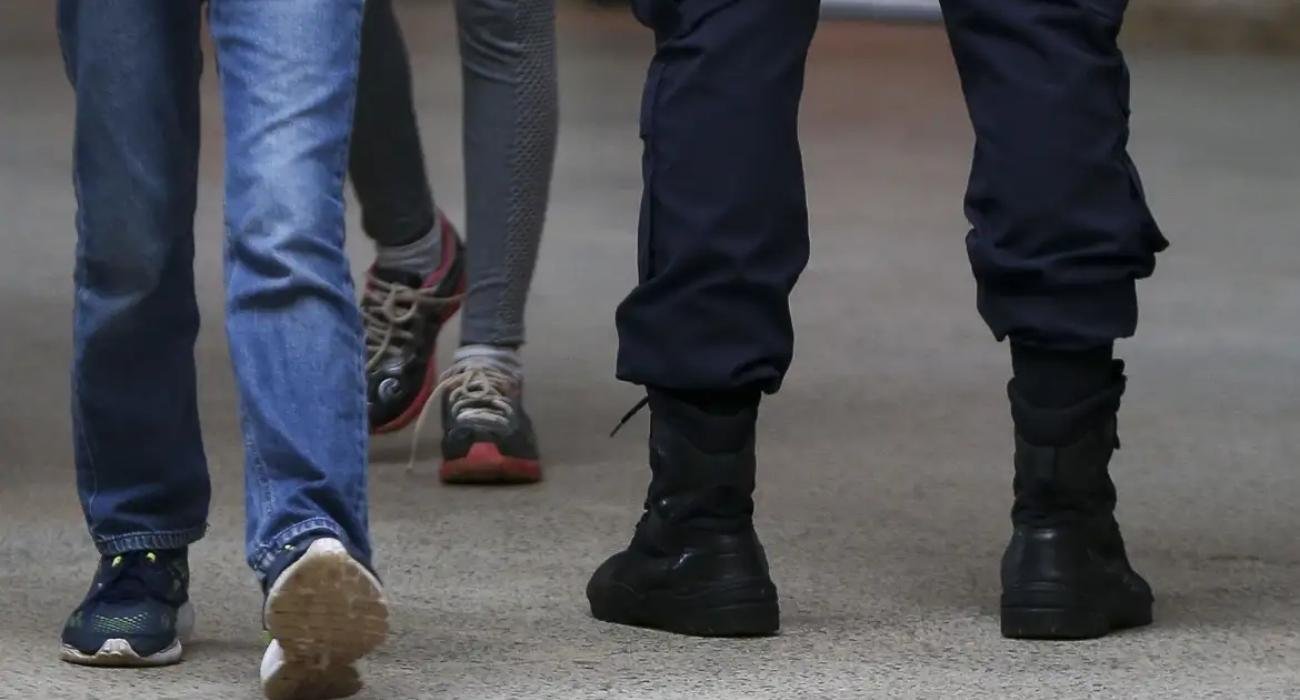 Governo de SC amplia 200 vezes gastos com militares nas escolas