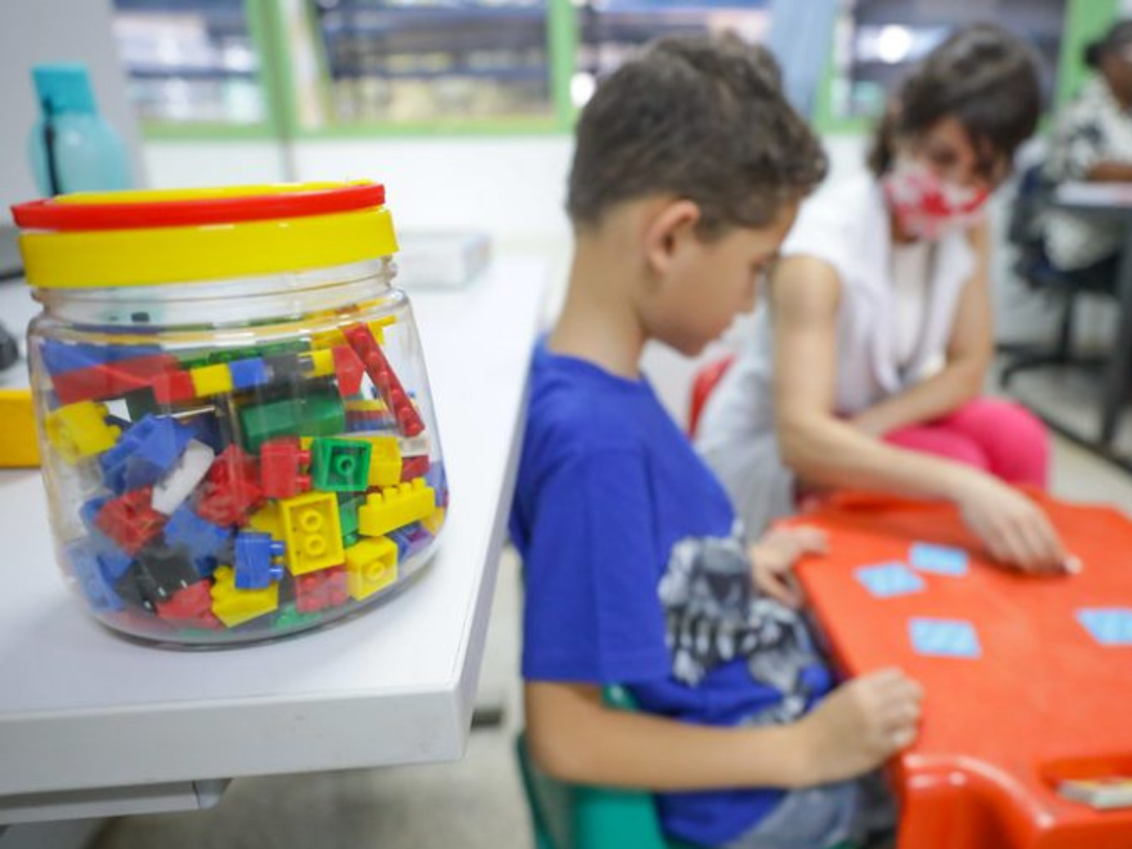 Pais veem avanço, mas temem que nova lei para superdotados fique só no papel
